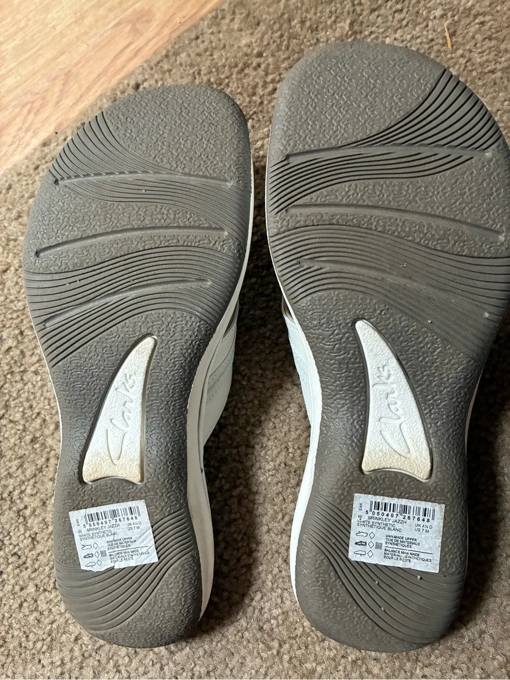 Clarks Cloudsteppers Women's Grey/White Flip Flop Sandals size 7. New - Picture 4 of 5